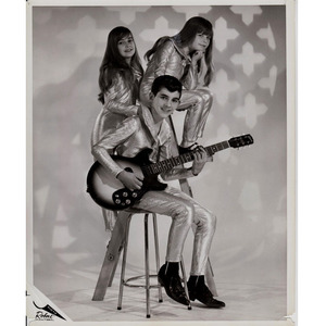Trio sourire squared for mocm