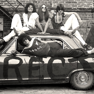 Erect car
