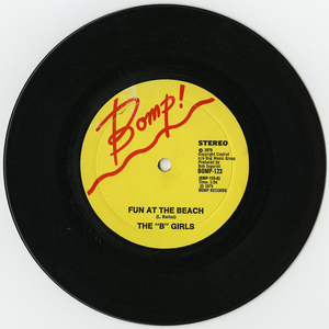 45 b girls fun at the beach vinyl 01