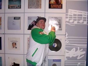 12   mc shadow   get loose crew record on the glen gould wall 2011