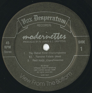 Modernettes view from the bottom label 01