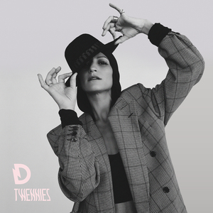 Dgnt single twennies 1500x1500