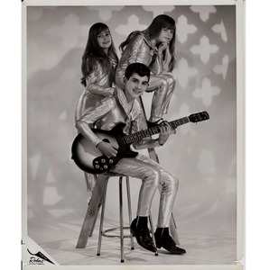 Trio sourire squared for mocm