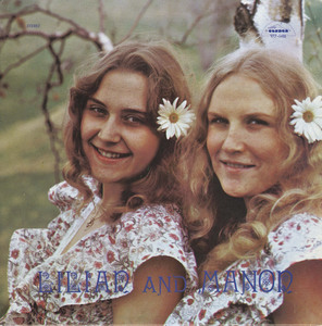 Zlamal sisters   lilian and manon front