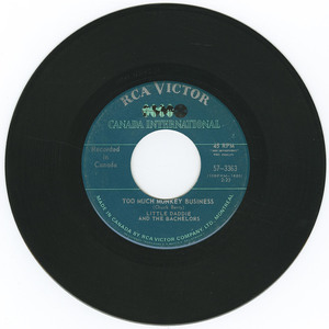 45 little daddie and the bachelors   too much monkey business vinyl 01