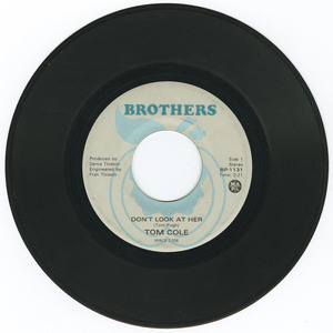 45 tom cole   don't look at her vinyl 01
