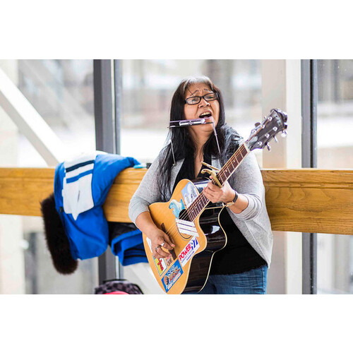 Anita Issaluk ᐊᓂᑕ ᐃᓴᓗᒃ